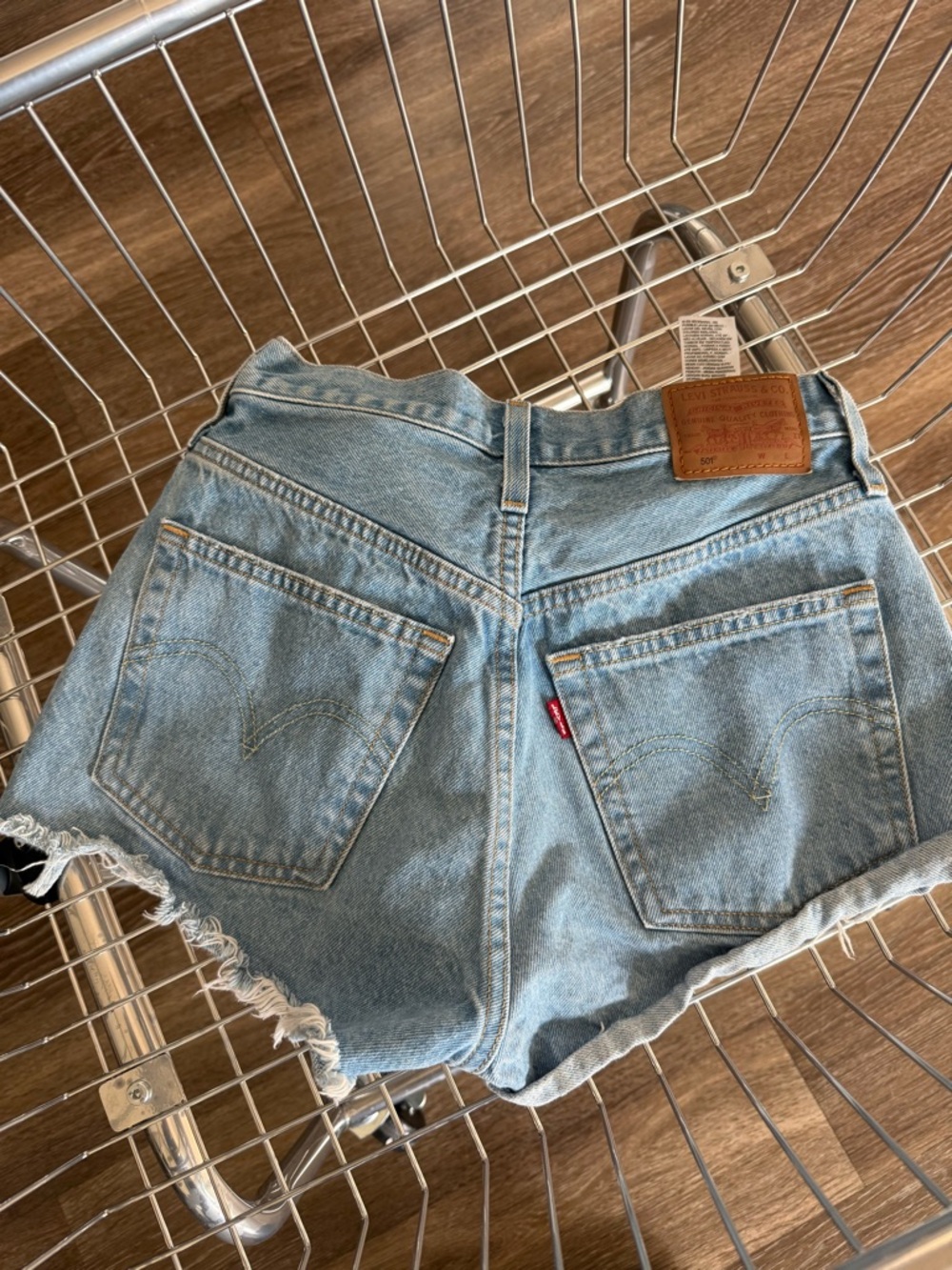 Levi’s denim high rise shorts 25